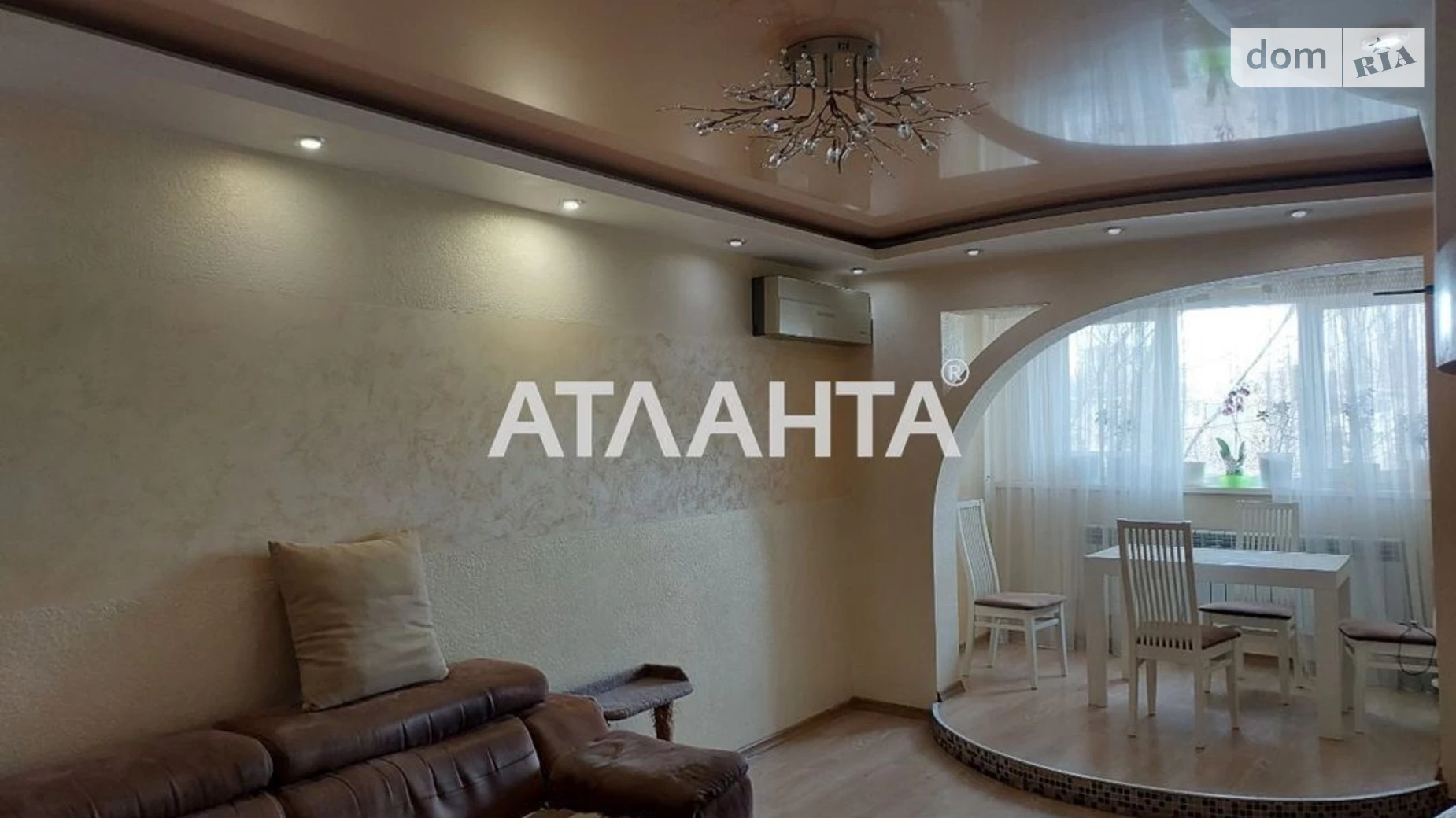 Продається 3-кімнатна квартира 61.7 кв. м у Одесі, вул. Варненська