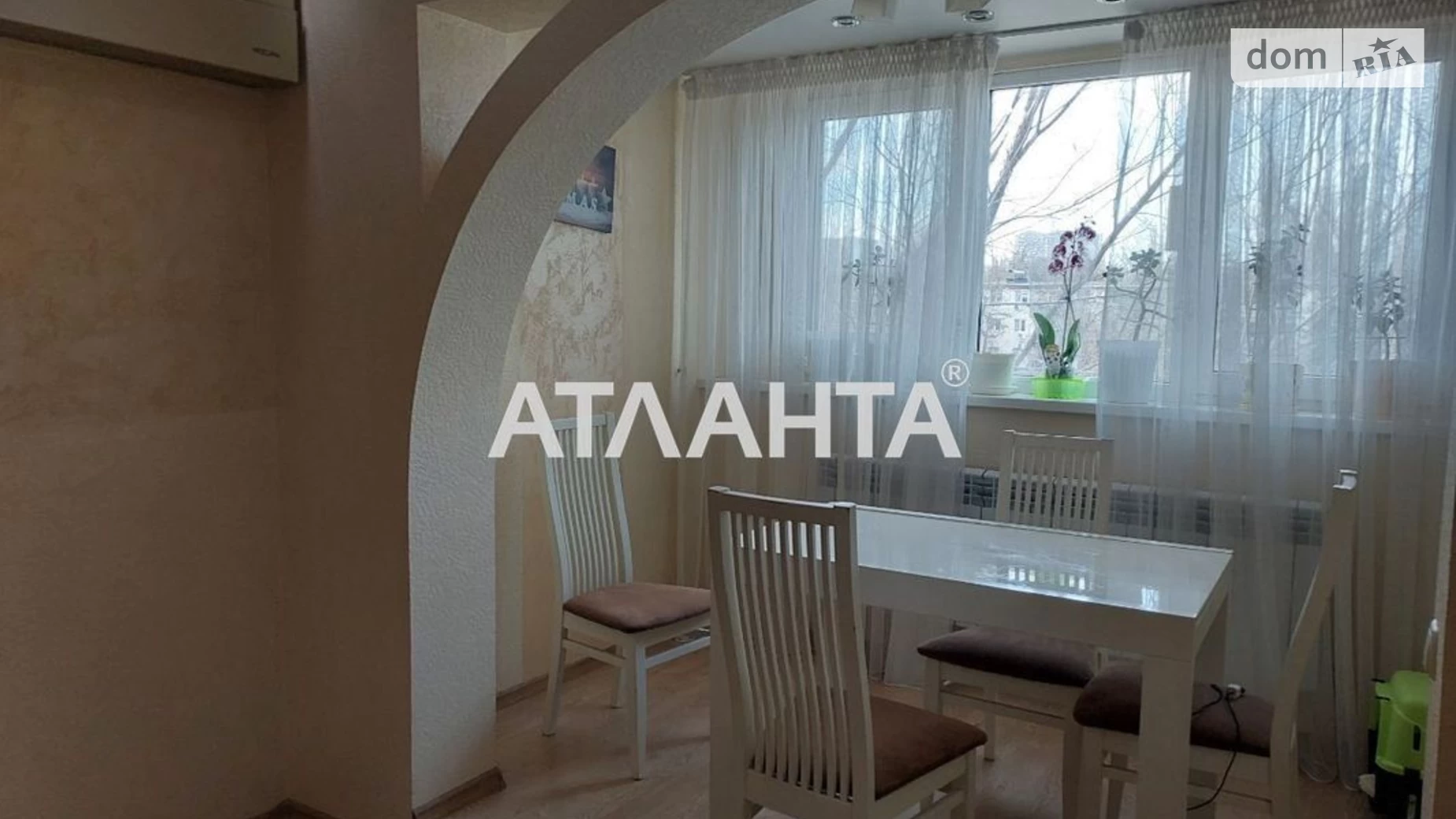 Продається 3-кімнатна квартира 61.7 кв. м у Одесі, вул. Варненська