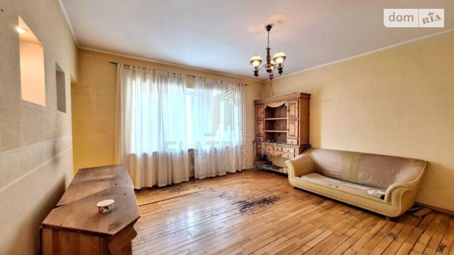 Продается 2-комнатная квартира 72 кв. м в Киеве, ул. Олеся Гончара, 52