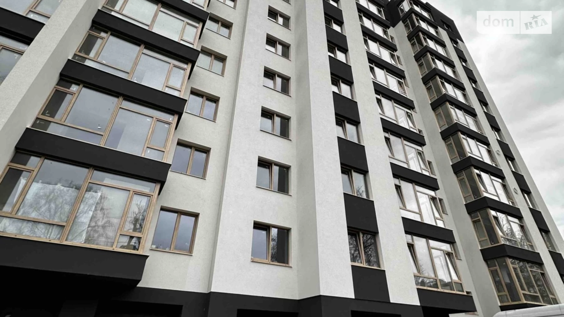Продається 1-кімнатна квартира 39.9 кв. м у Івано-Франківську, вул. Волошина Августина