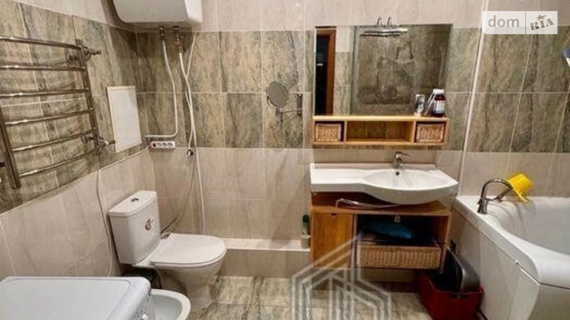 Продается 3-комнатная квартира 110 кв. м в Киеве, просп. Николая  Бажана, 1М