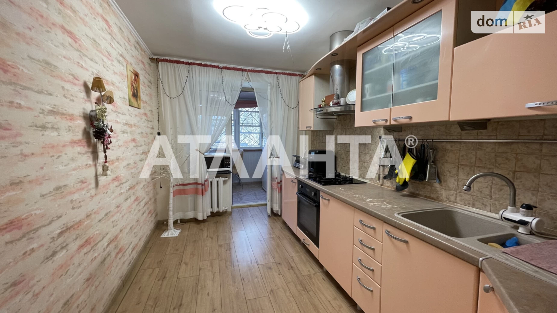 Продается 3-комнатная квартира 82 кв. м в Одессе, ул. Академика Королева