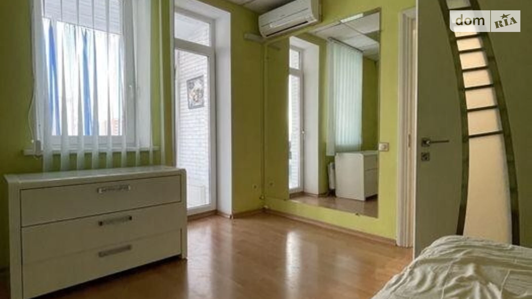 Продается 2-комнатная квартира 64 кв. м в Киеве, просп. Николая  Бажана, 10