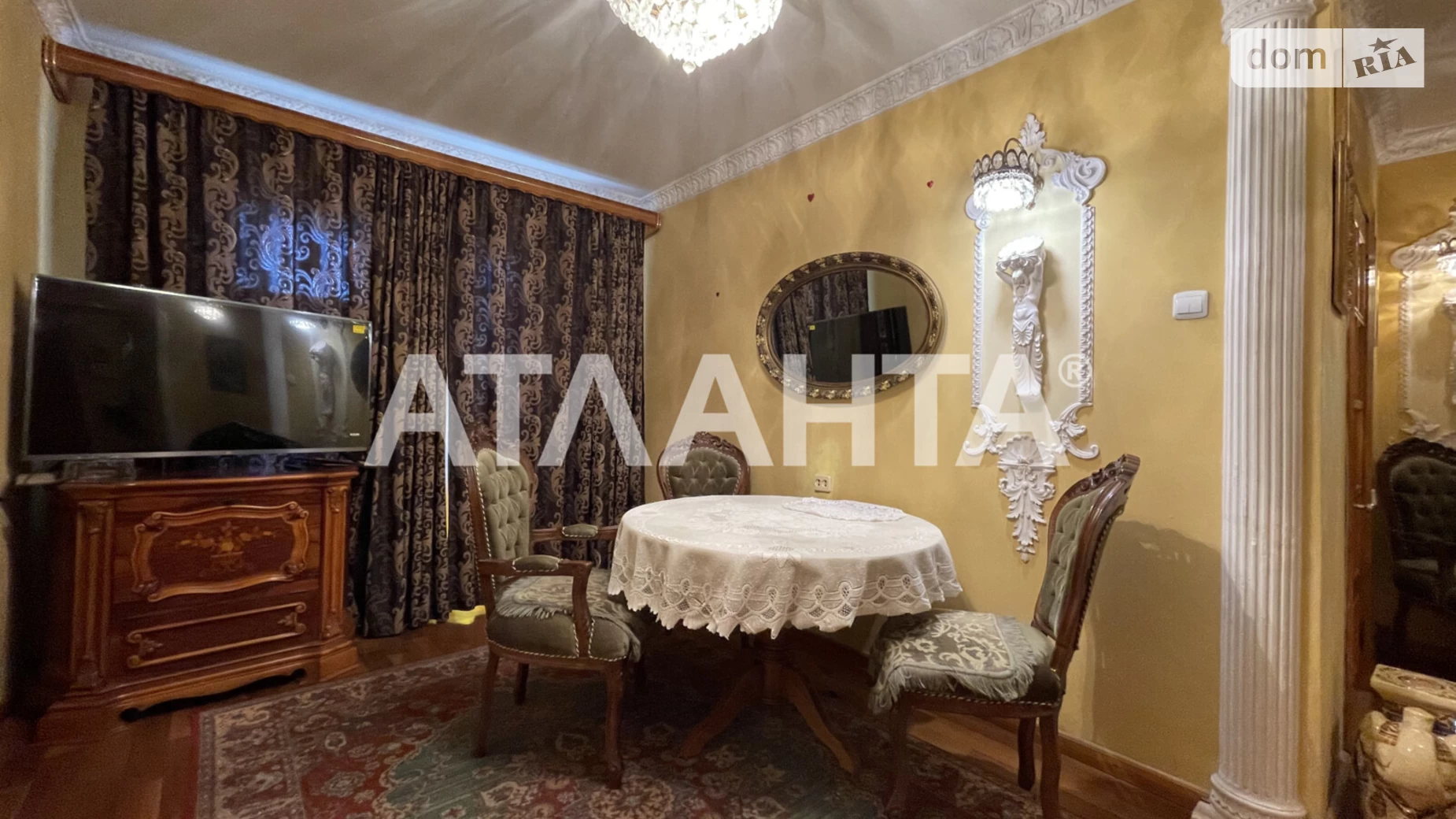Продається 4-кімнатна квартира 105 кв. м у Одесі, вул. Академіка Корольова