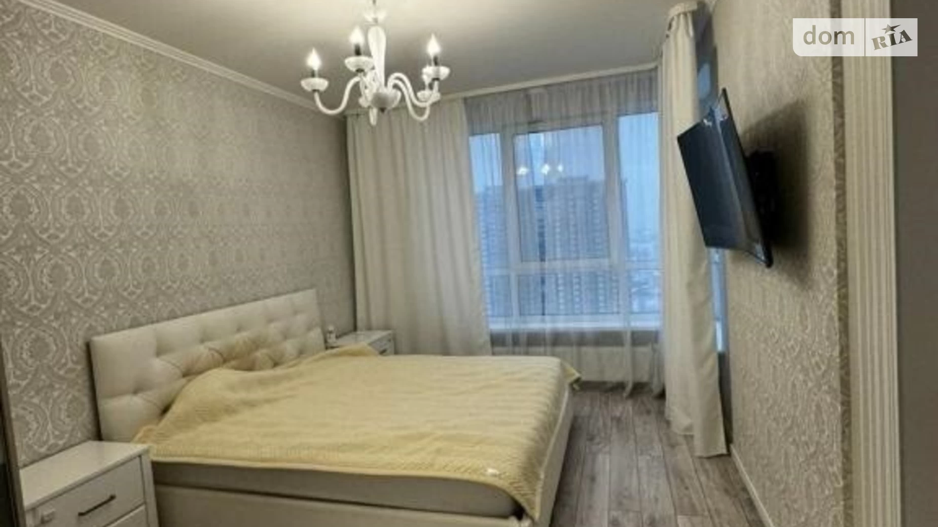 Продается 3-комнатная квартира 120 кв. м в Киеве, ул. Заречная, 1Г