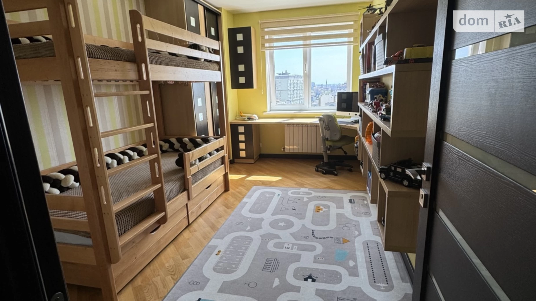 Продается 4-комнатная квартира 98 кв. м в Харькове