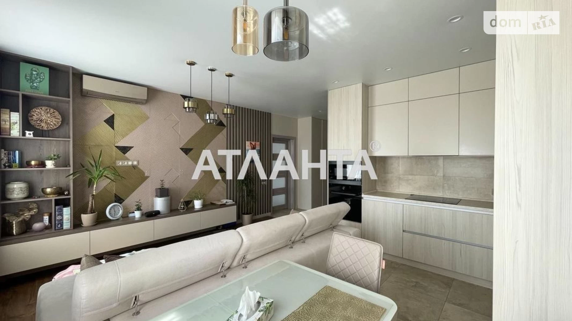 Продается 1-комнатная квартира 51.1 кв. м в Одессе, ул. Жаботинского