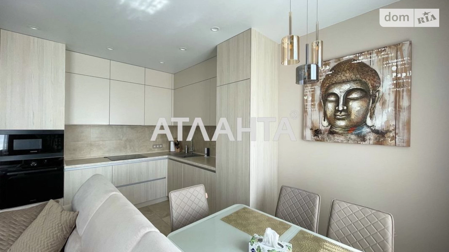Продается 1-комнатная квартира 51.1 кв. м в Одессе, ул. Жаботинского