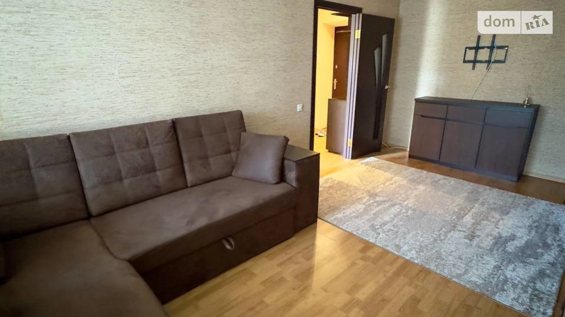 Продается 1-комнатная квартира 30 кв. м в Днепре, просп. Хмельницкого Богдана, 24