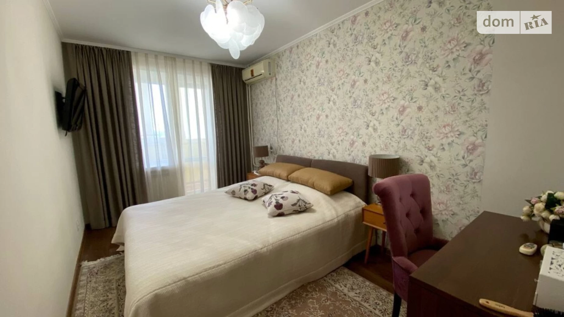 Продається 3-кімнатна квартира 59.7 кв. м у Хмельницькому, вул. Степана Бандери, 49