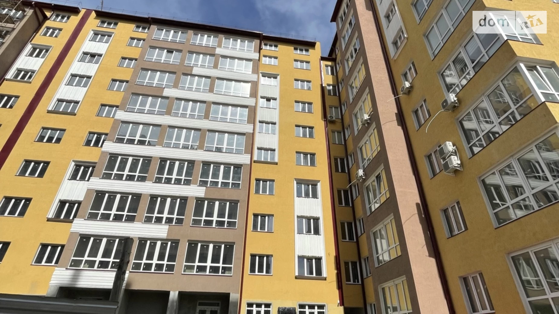 Продается 3-комнатная квартира 99 кв. м в Черновцах, ул. Шухевича Романа, 5Б