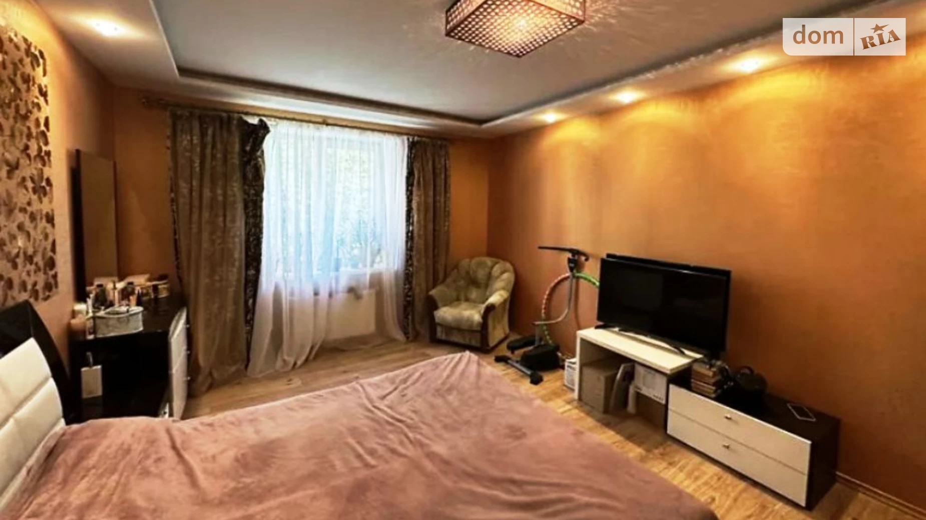 Продается 3-комнатная квартира 72 кв. м в Одессе, ул. Черниговская