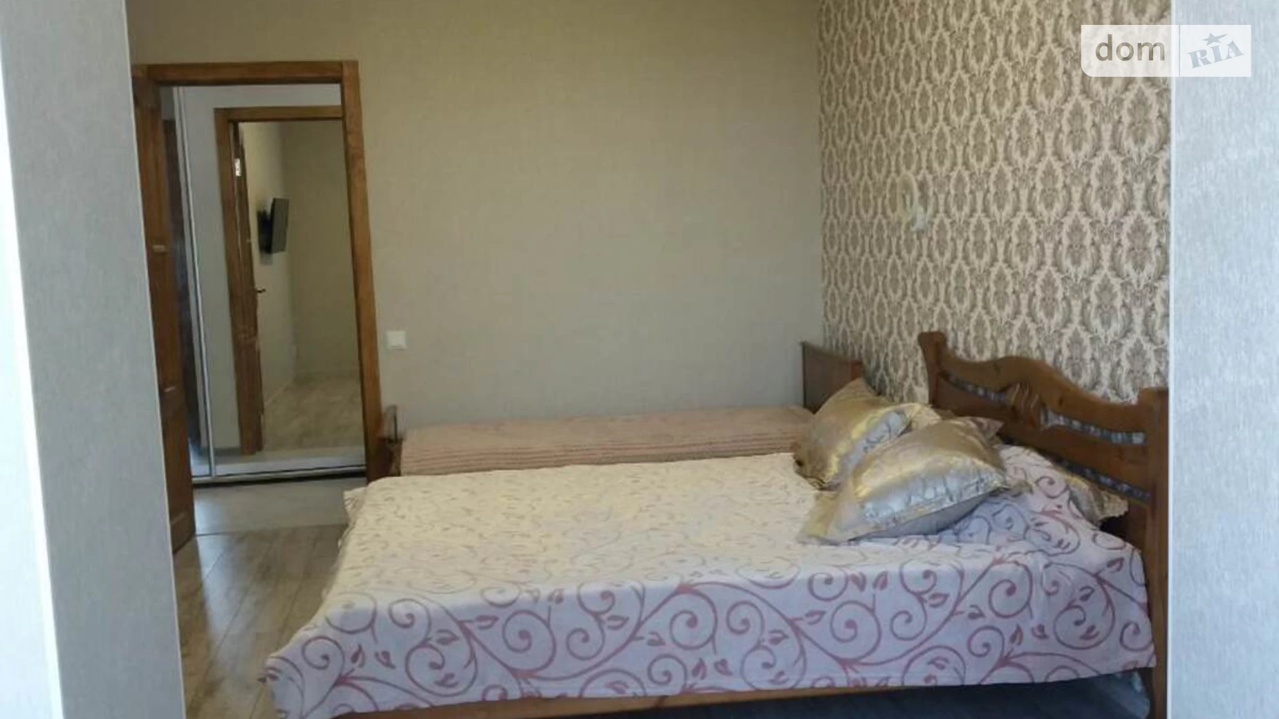 Продается 1-комнатная квартира 50 кв. м в Черноморске, ул. Парковая