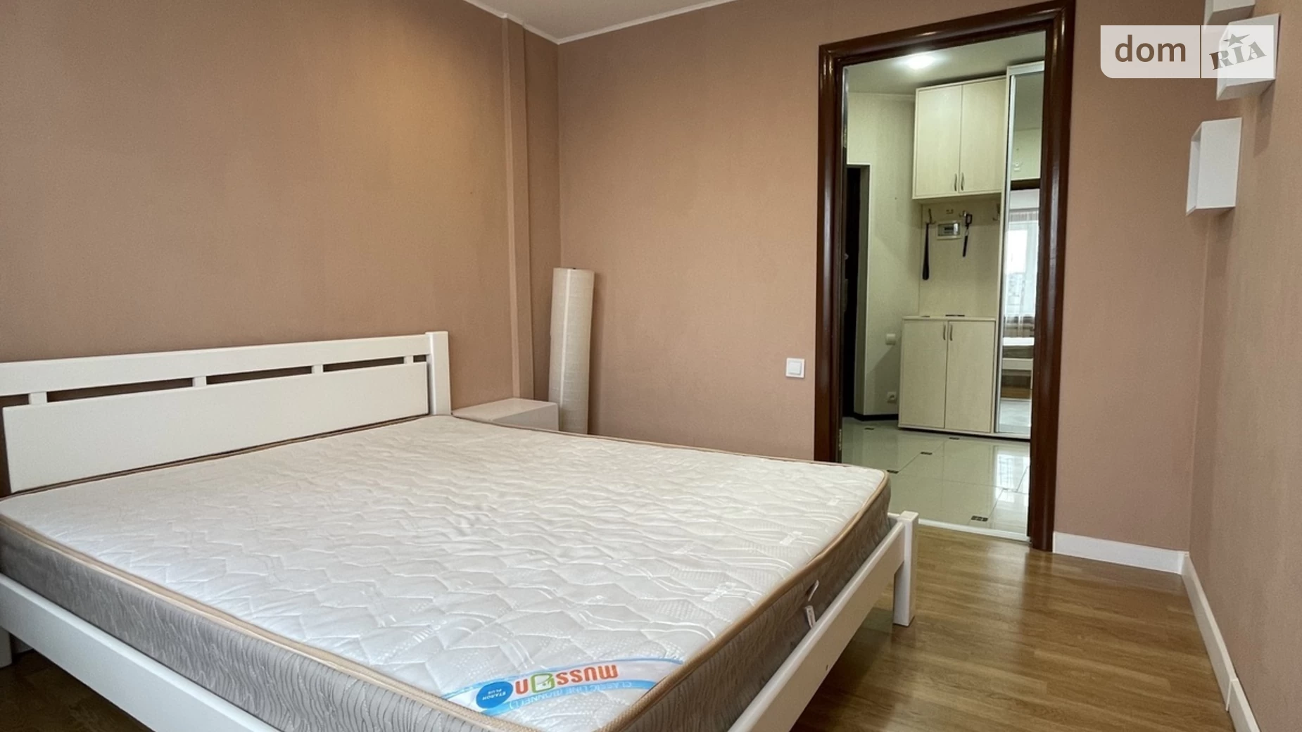 Продается 2-комнатная квартира 56 кв. м в Черноморске, ул. Парковая