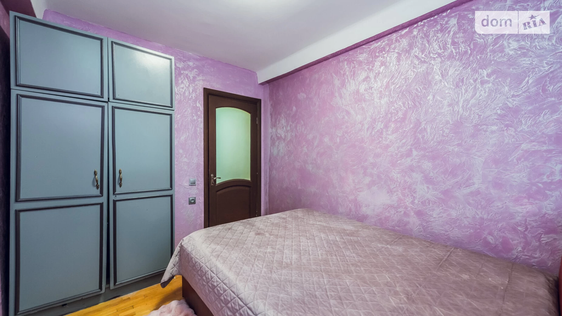 Продається 2-кімнатна квартира 41 кв. м у Києві