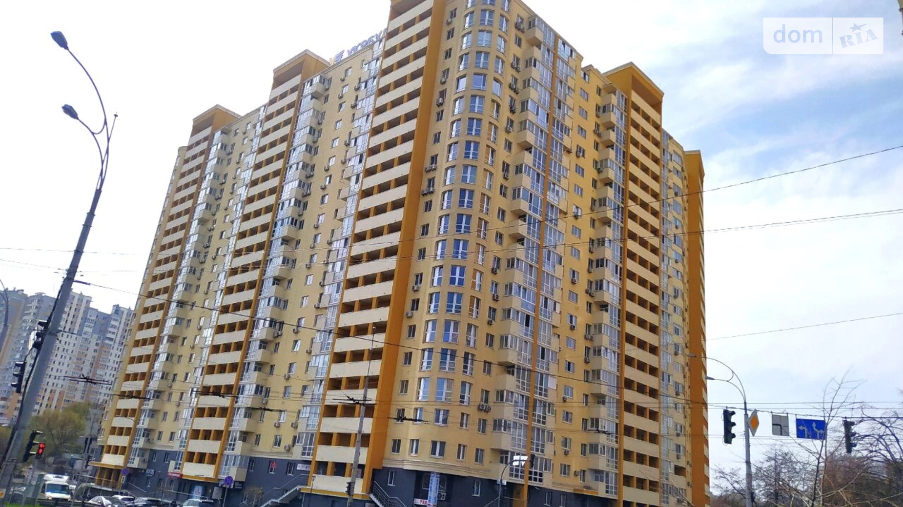 Продается 3-комнатная квартира 112 кв. м в Киеве, ул. Новомостицкая, 15