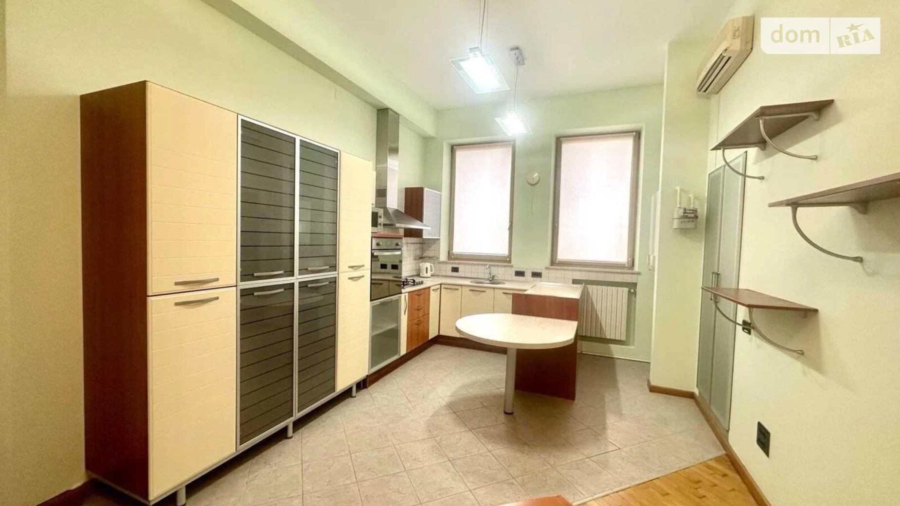 Продается 4-комнатная квартира 135 кв. м в Харькове, ул. Сумская, 122