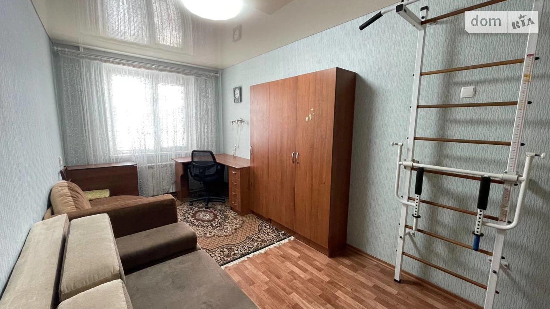 Продается 2-комнатная квартира 45 кв. м в Кривом Роге, ул. Сталеваров