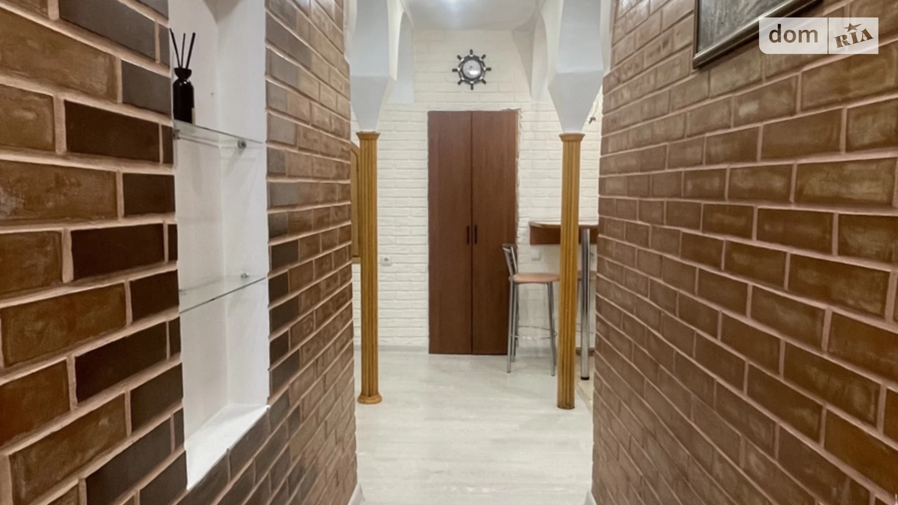 Продается 1-комнатная квартира 55 кв. м в Одессе, ул. Новосельского