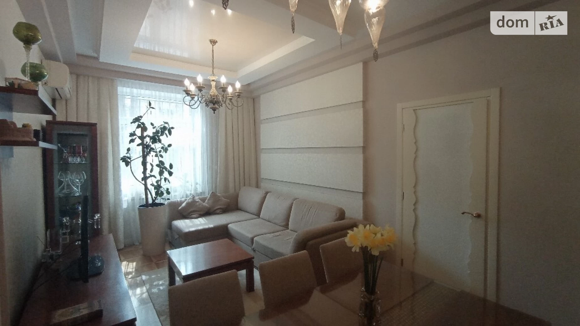 Продается 3-комнатная квартира 72 кв. м в Одессе, ул. Кузнечная