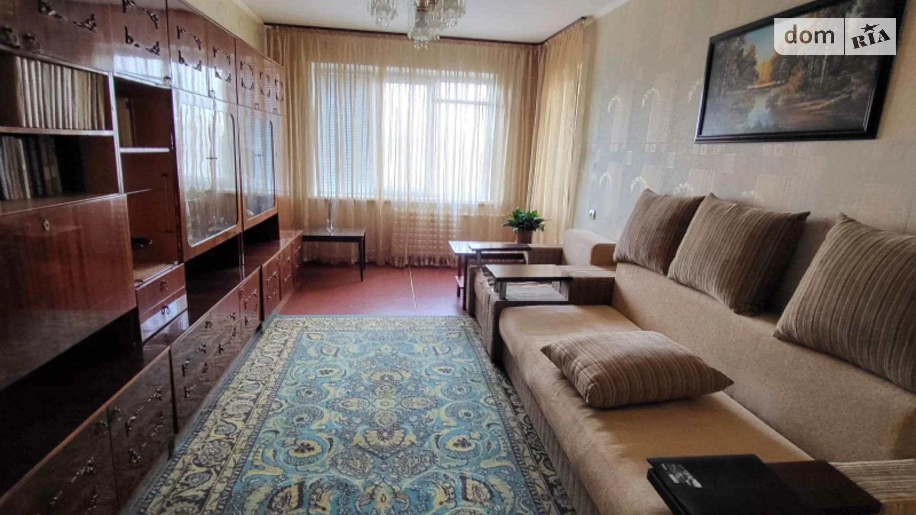 Продается 3-комнатная квартира 66 кв. м в Чернигове