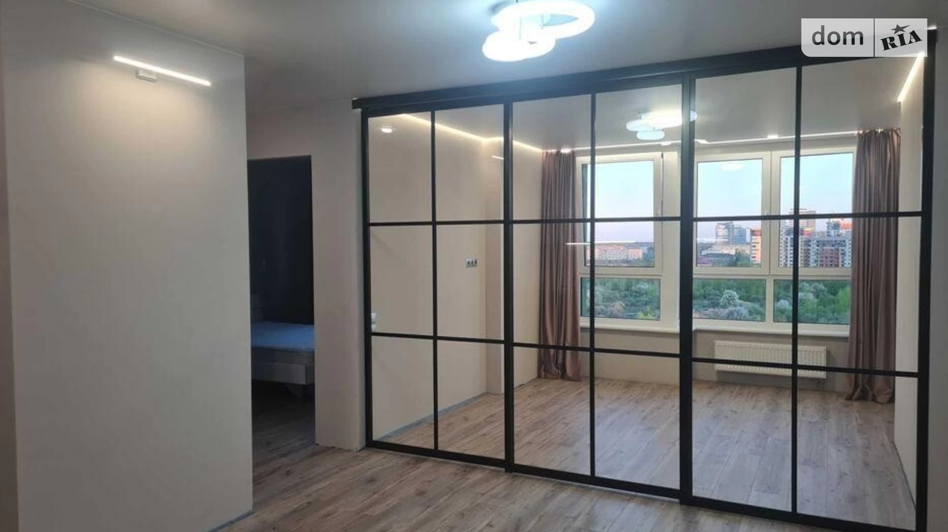 Продается 2-комнатная квартира 53 кв. м в Киеве, ул. Михаила Максимовича, 32
