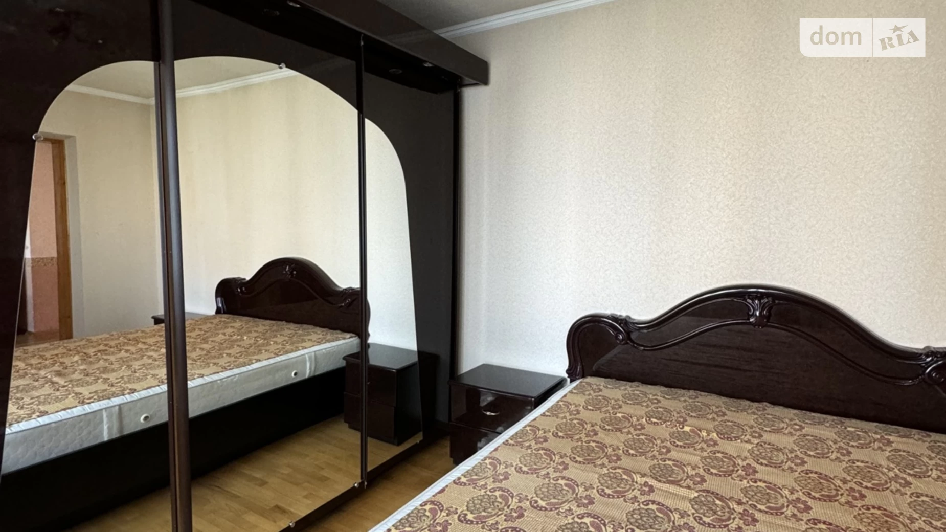 Продается 2-комнатная квартира 75 кв. м в Ивано-Франковске, ул. Химиков