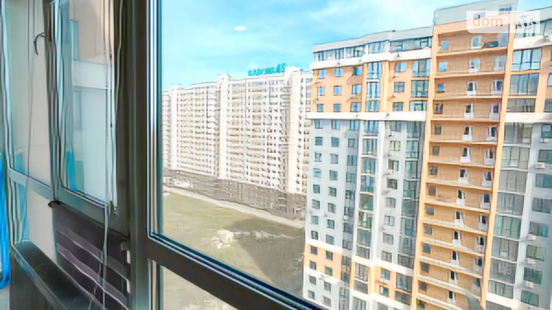 Продается 1-комнатная квартира 41 кв. м в Одессе, просп. Небесной Сотни