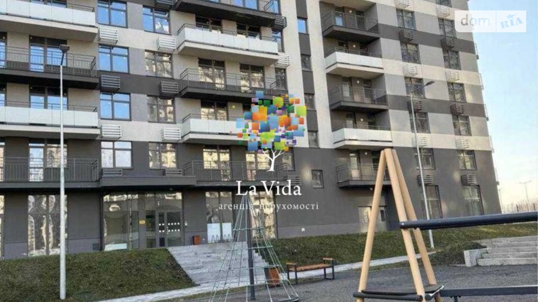 Продается 2-комнатная квартира 70 кв. м в Киеве, ул. Александра Олеся, 3