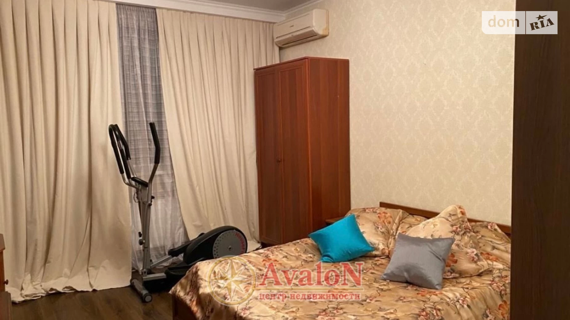 Продається 2-кімнатна квартира 59 кв. м у Одесі, вул. Владислава Бувалкіна(Генерала Бочарова), 58