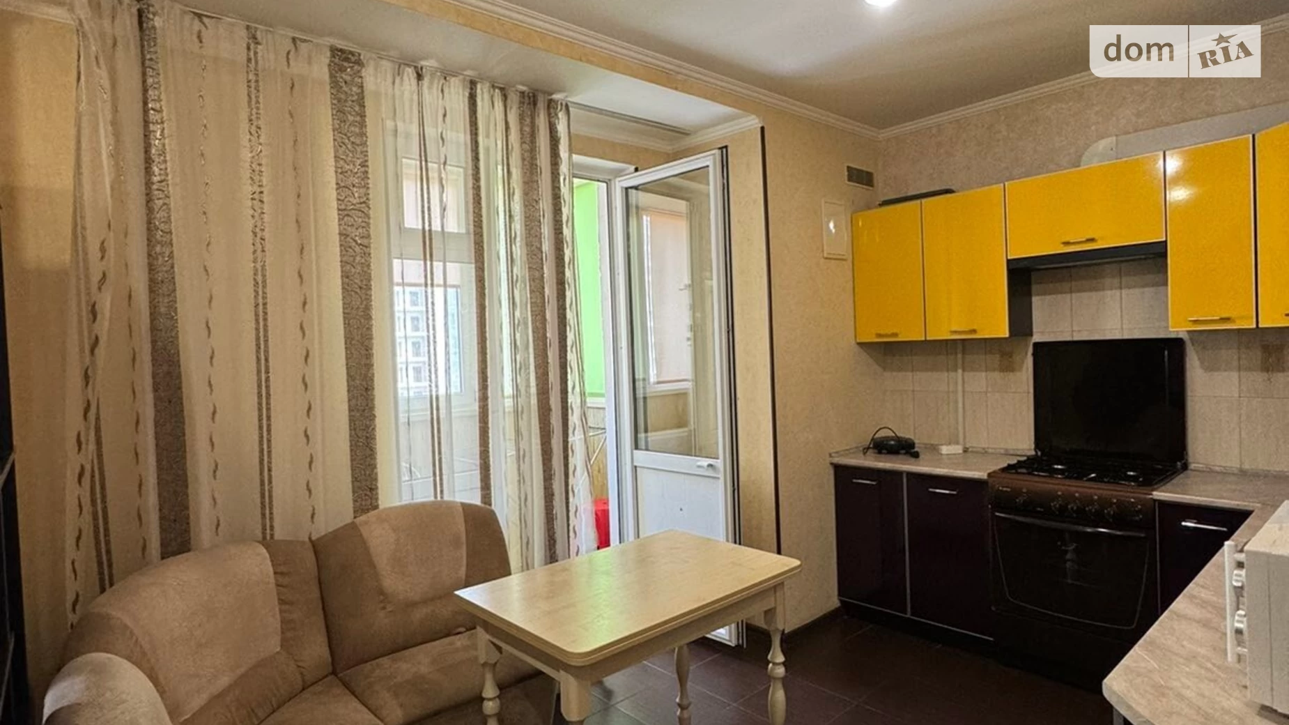 Продается 1-комнатная квартира 54 кв. м в Одессе, ул. Академика Сахарова, 36