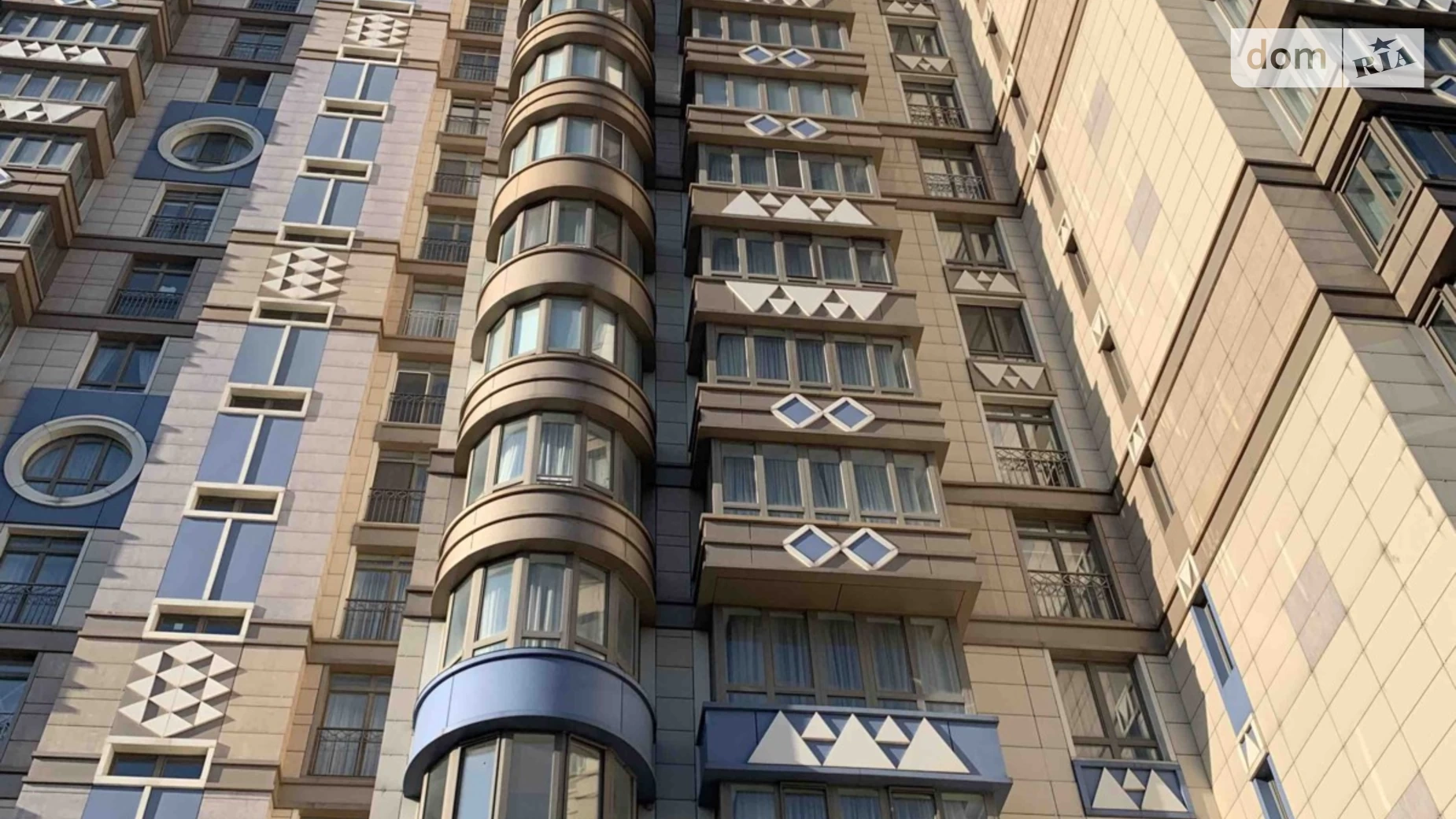 Продается 3-комнатная квартира 140 кв. м в Киеве, ул. Институтская, 18А