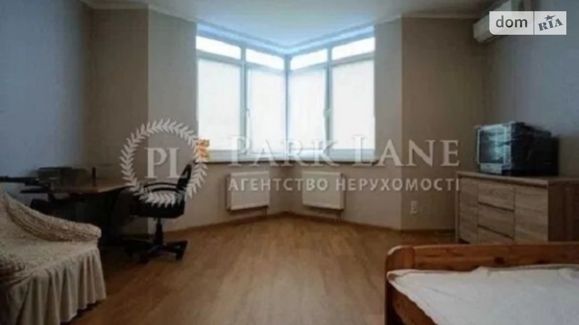Продается 1-комнатная квартира 64 кв. м в Киеве, ул. Бориспольская, 4
