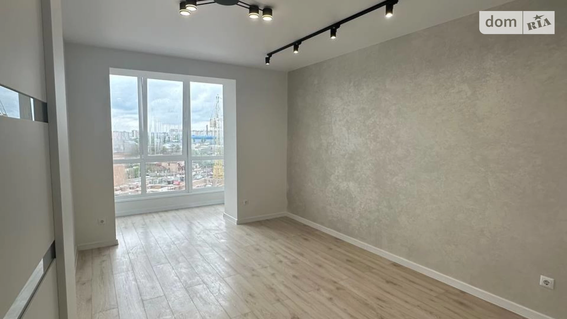 Продается 2-комнатная квартира 67 кв. м в Ивано-Франковске, цена: 79900 $ - фото 3