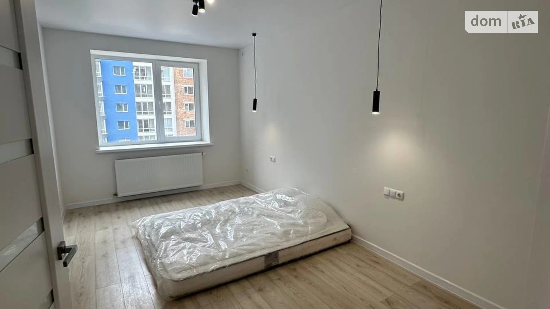 Продается 1-комнатная квартира 44 кв. м в Ивано-Франковске, ул. Княгинин