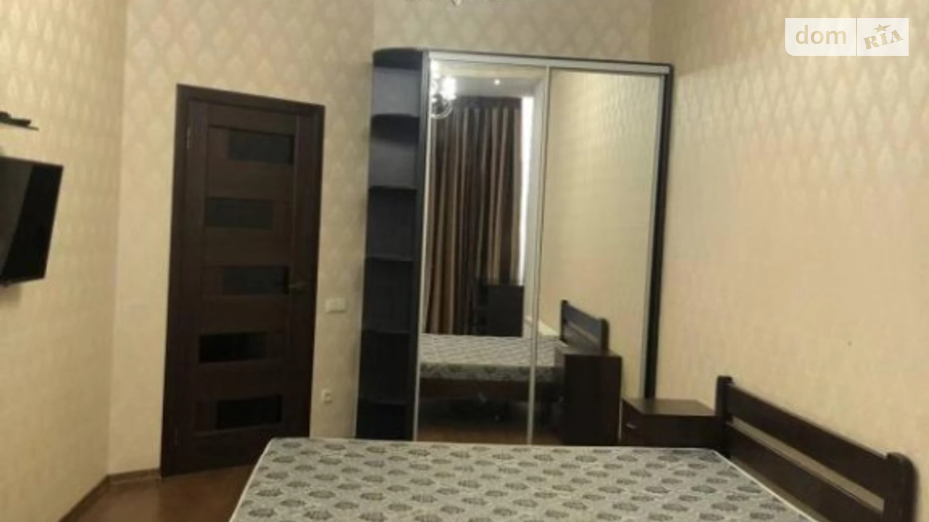 Продается 1-комнатная квартира 44 кв. м в Одессе, ул. Жемчужная, 5