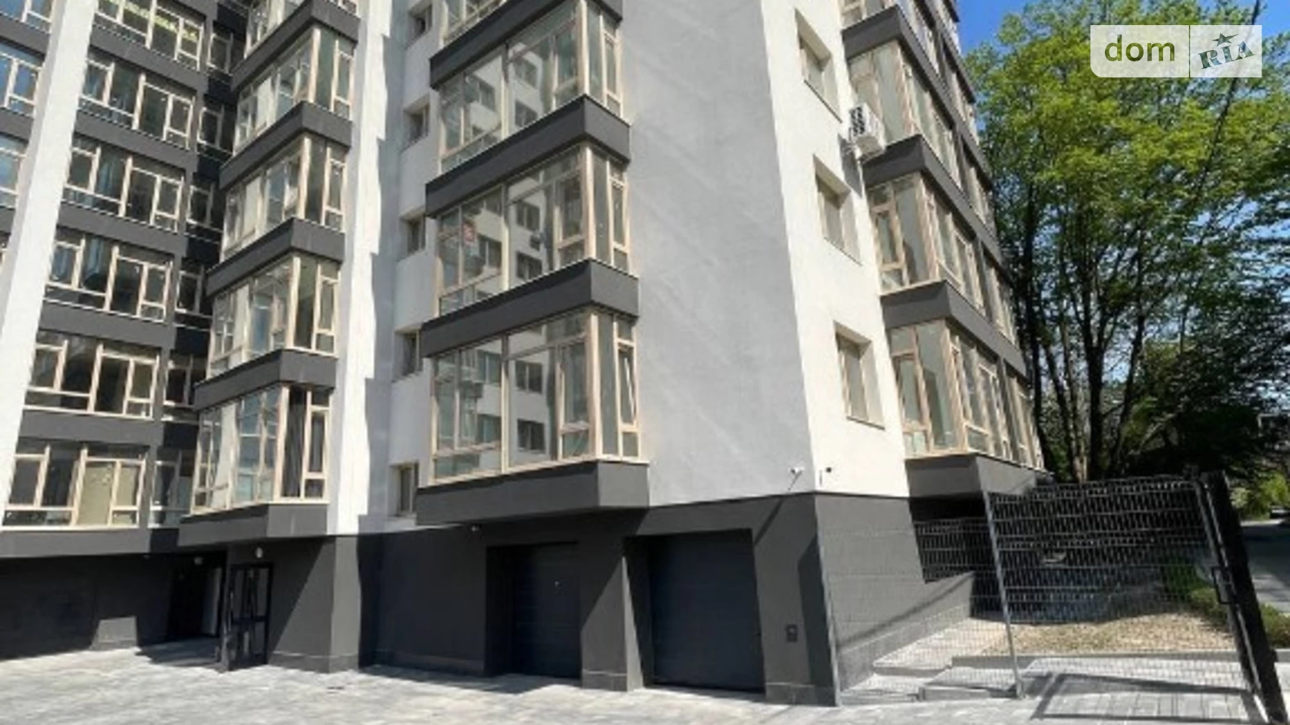 Продается 2-комнатная квартира 70 кв. м в Ивано-Франковске, ул. Волошина Августина, 2