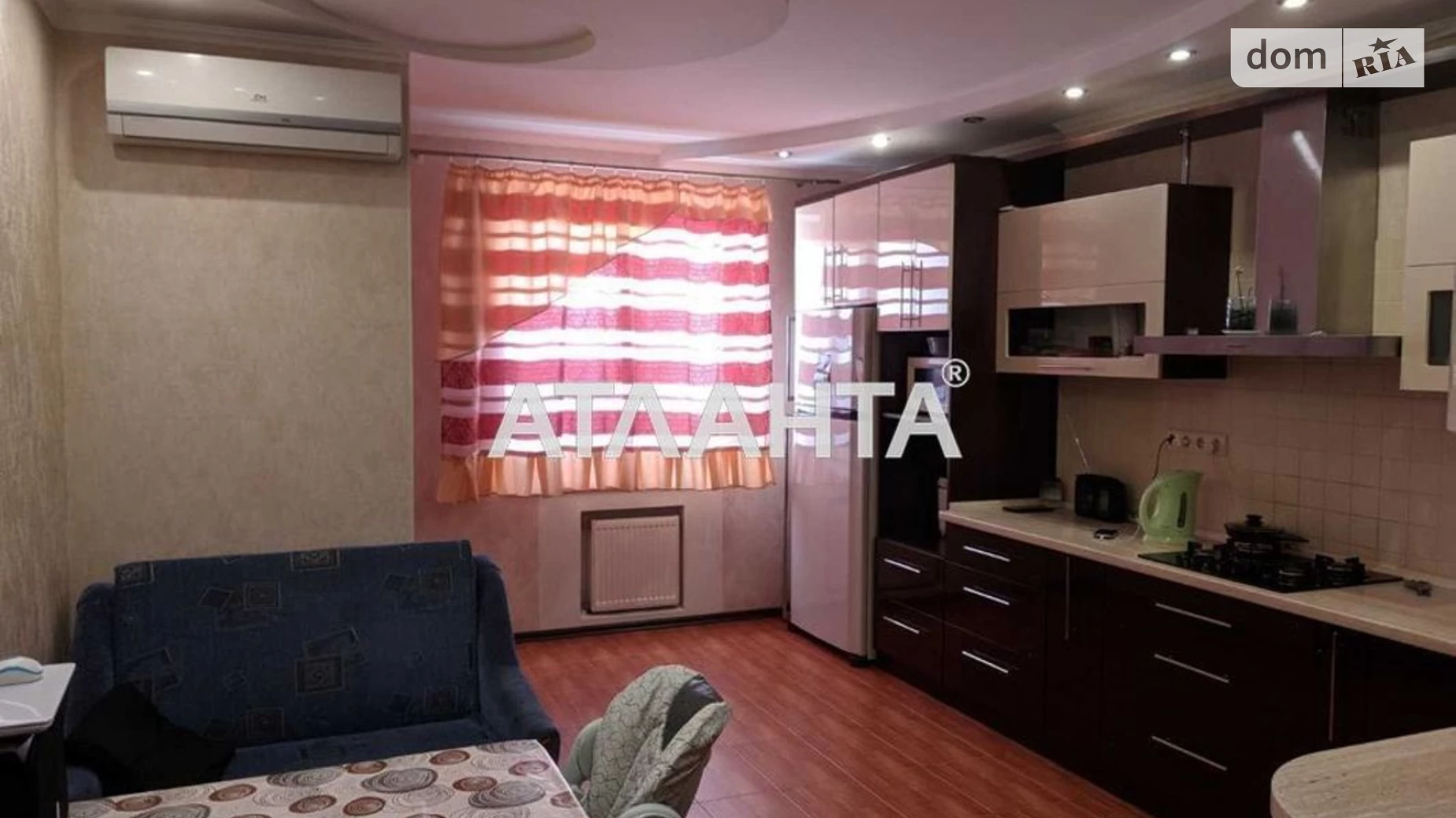 Продається 2-кімнатна квартира 76 кв. м у Чорноморську, вул. Парусна