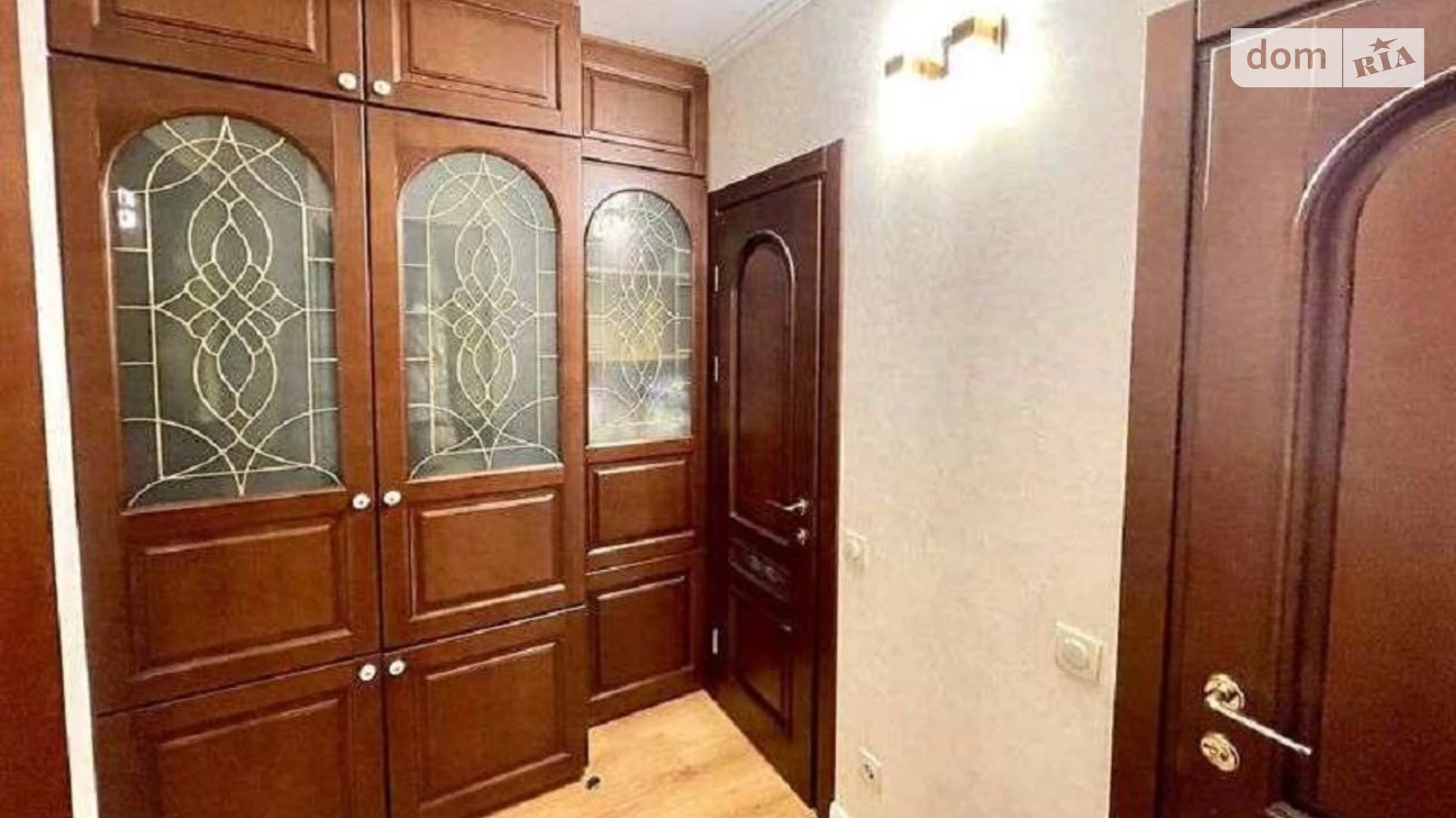 Продается 4-комнатная квартира 89 кв. м в Киеве, ул. Вячеслава Черновола, 8