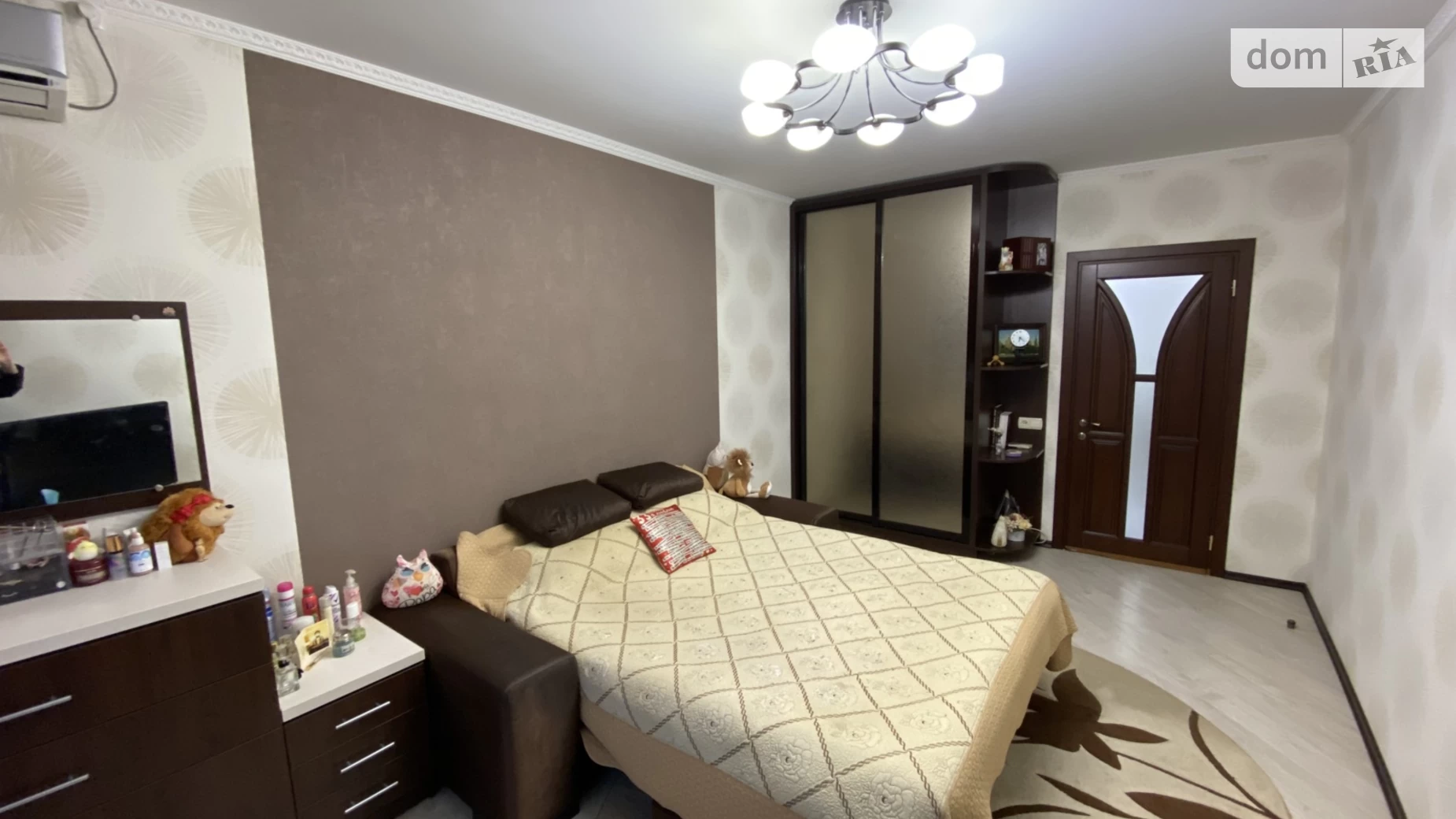 Продается 3-комнатная квартира 73 кв. м в Одессе