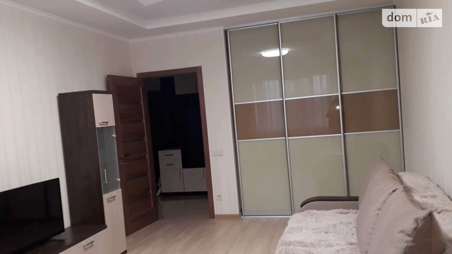 Продается 1-комнатная квартира 50 кв. м в Одессе, ул. Костанди