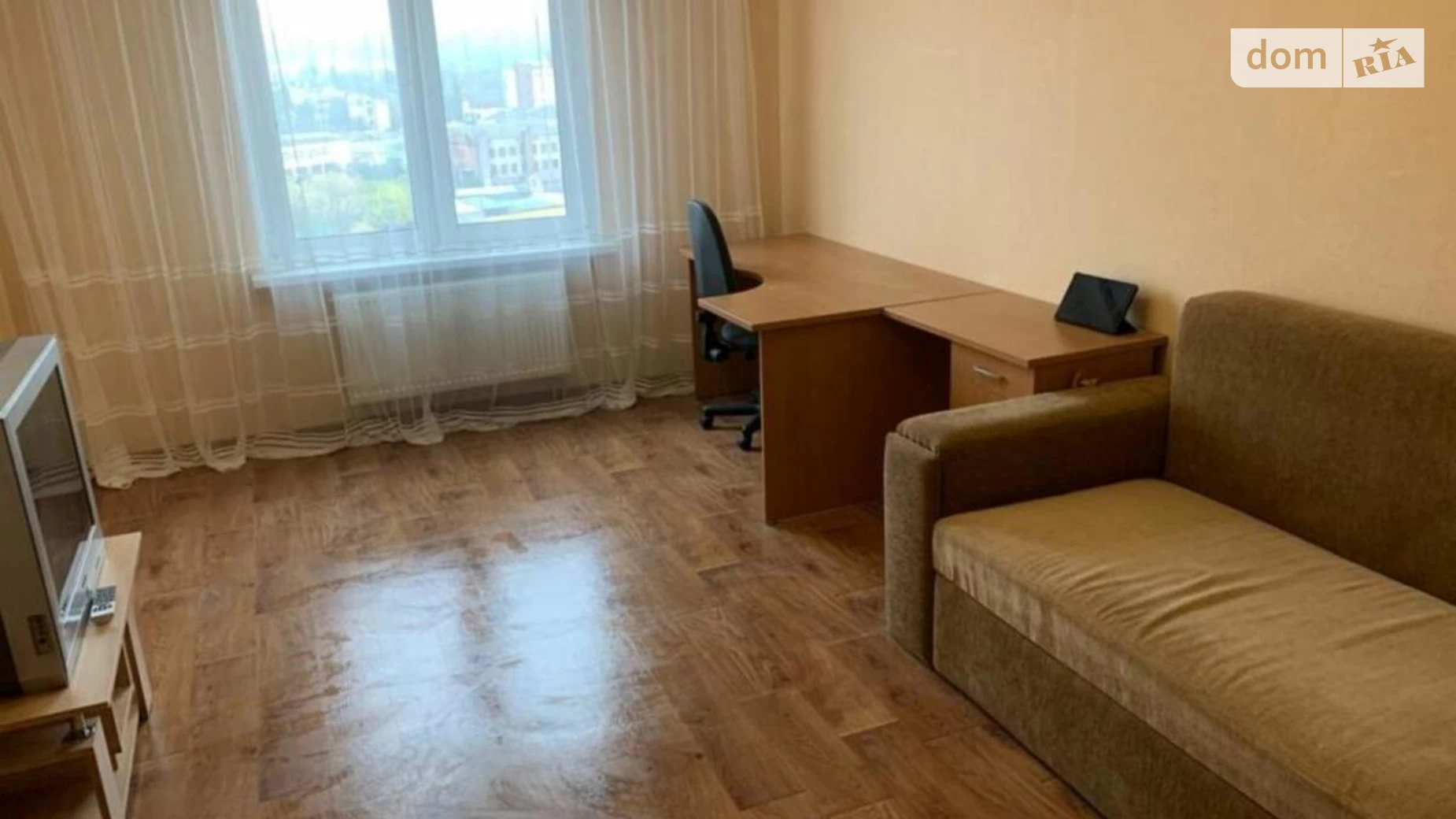 Продается 1-комнатная квартира 52 кв. м в Киеве, пер. Балтийский, 5