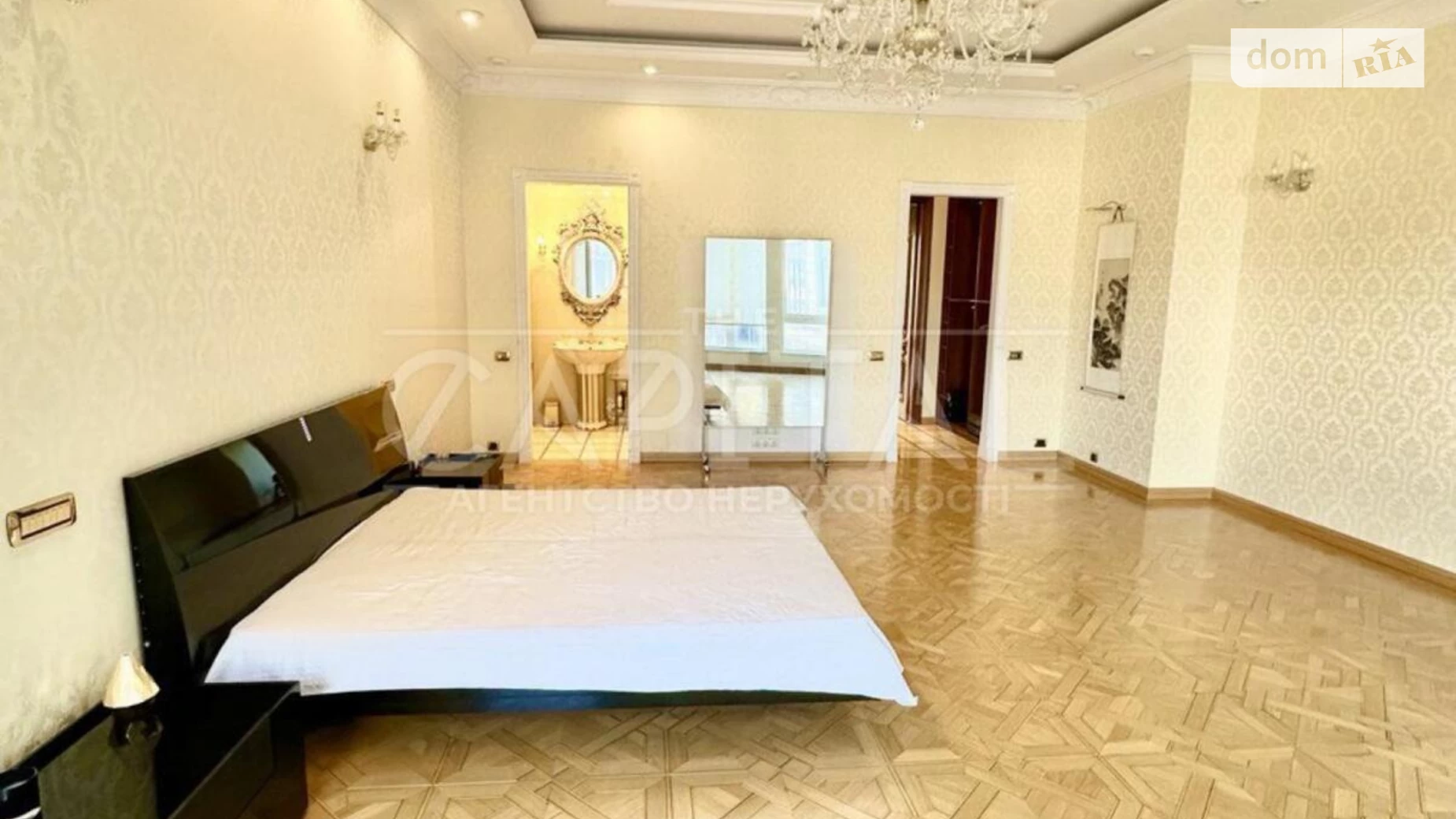 Продается 4-комнатная квартира 242 кв. м в Киеве, ул. Михайла Грушевского
