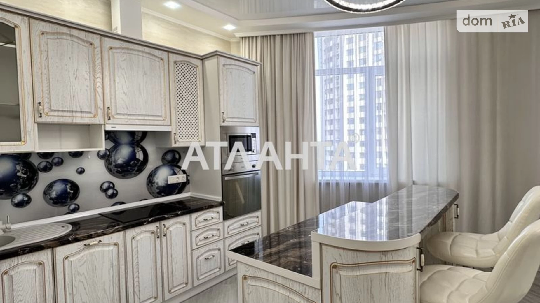 Продается 1-комнатная квартира 63 кв. м в Одессе, плато Гагаринское, 9