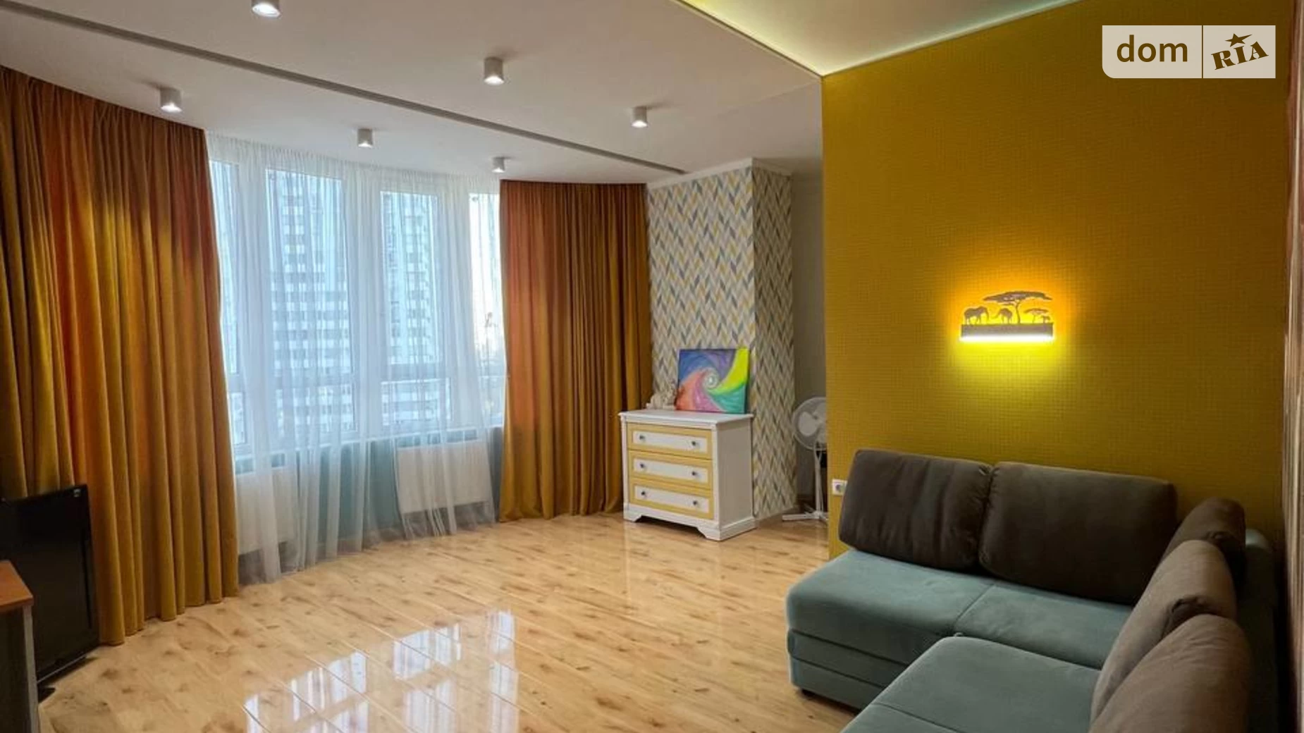 Продается 4-комнатная квартира 148 кв. м в Одессе, ул. Люстдорфская дорога