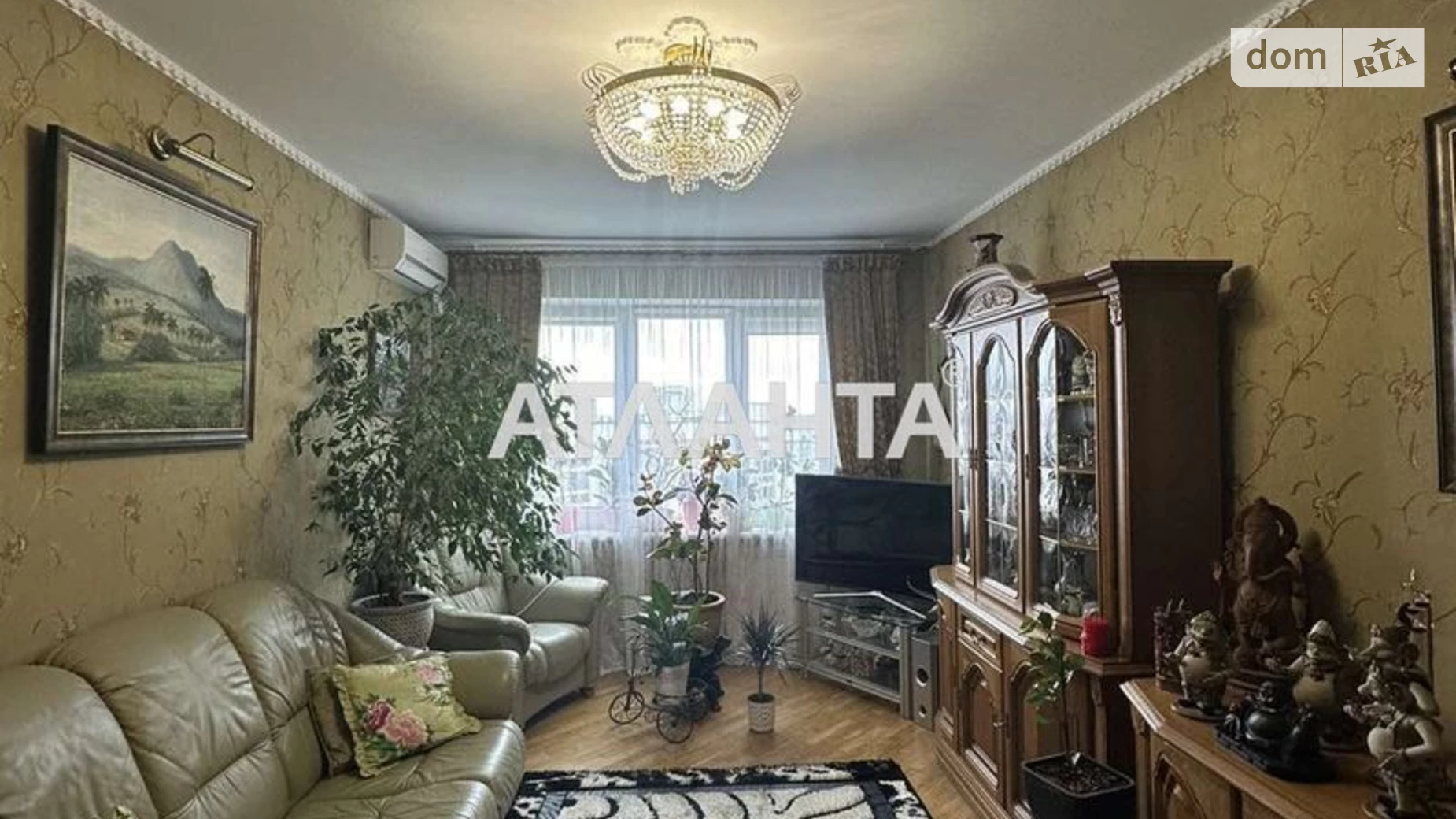 Продається 3-кімнатна квартира 63 кв. м у Одесі, просп. Небесної Сотні