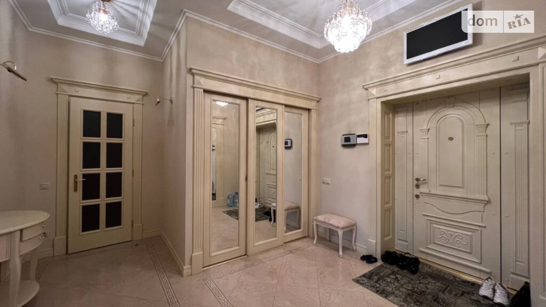 Продається 4-кімнатна квартира 148 кв. м у Львові
