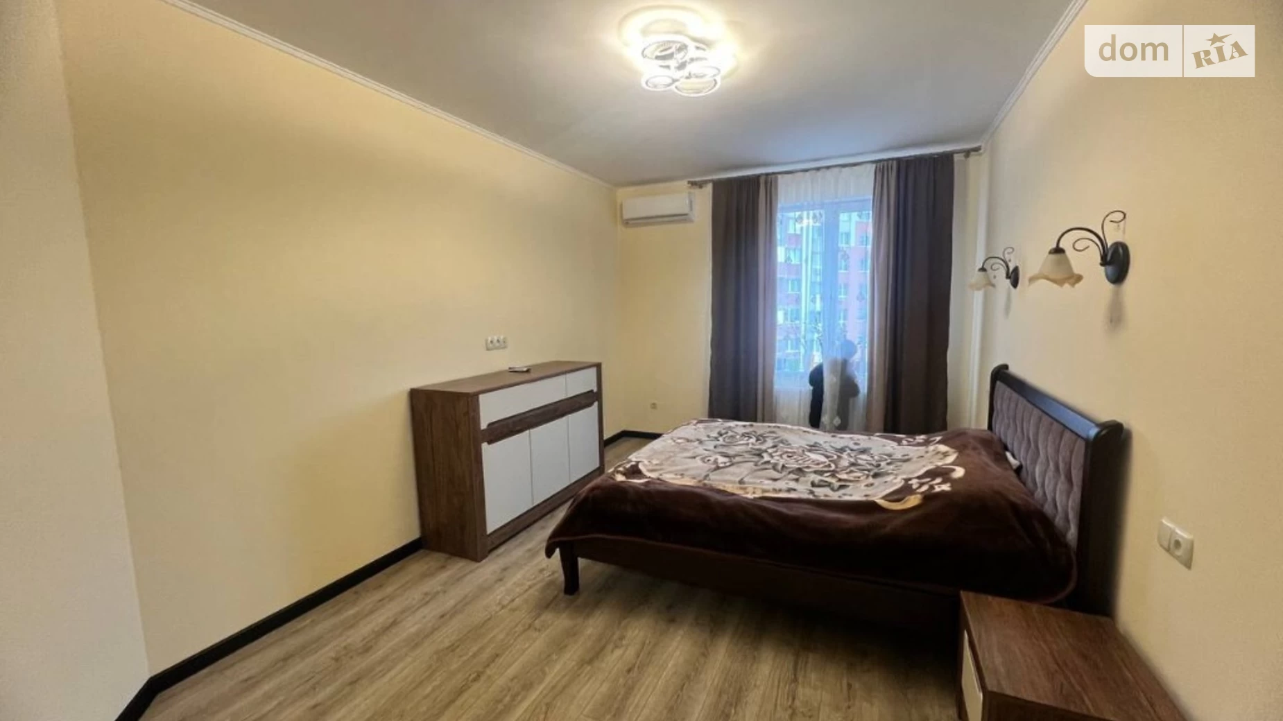 Продається 2-кімнатна квартира 61 кв. м у Одесі, мас. Радужний