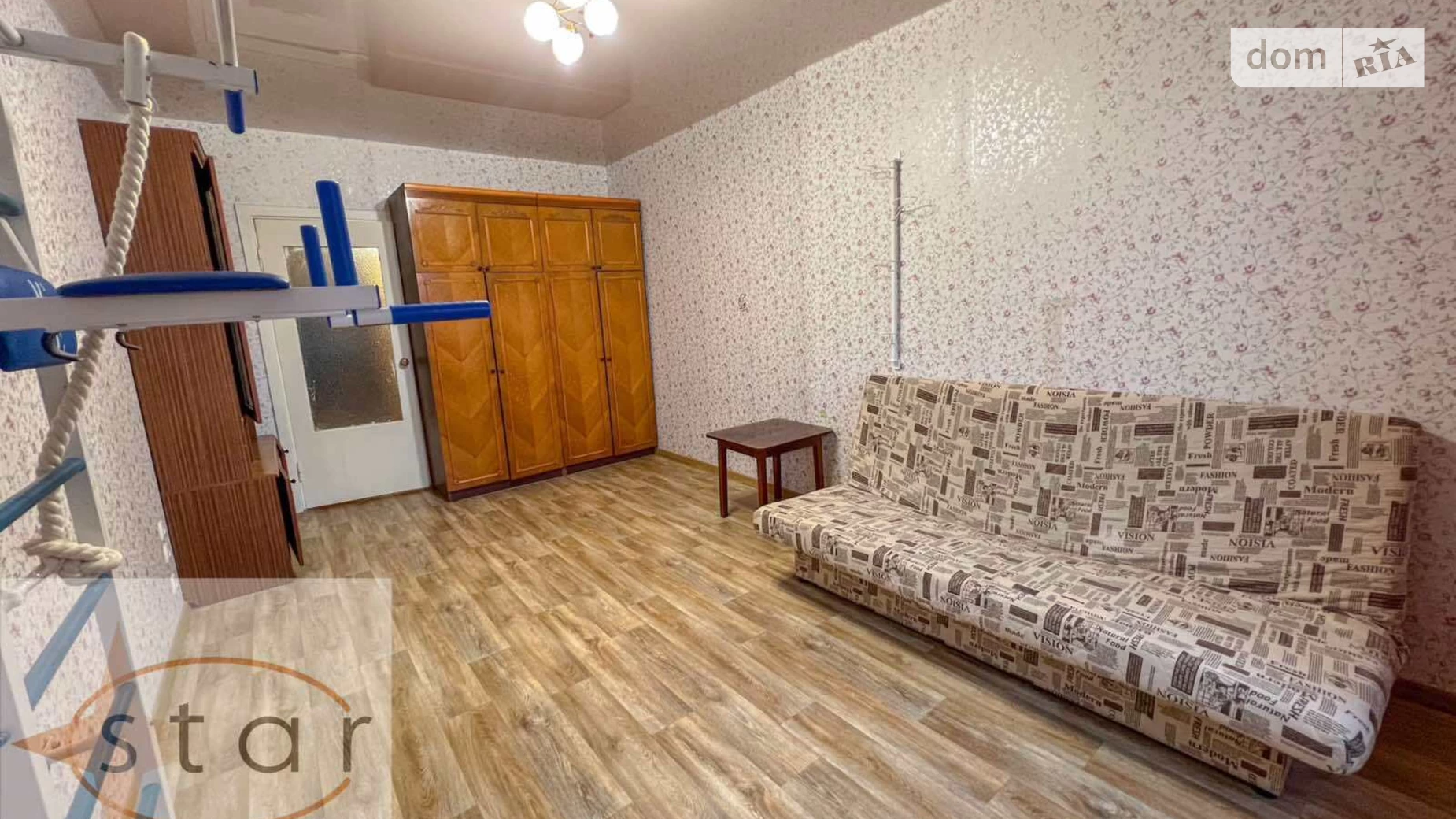Продается 1-комнатная квартира 39.4 кв. м в Чернигове, ул. 1-й танковой бригады(Генерала Белова)