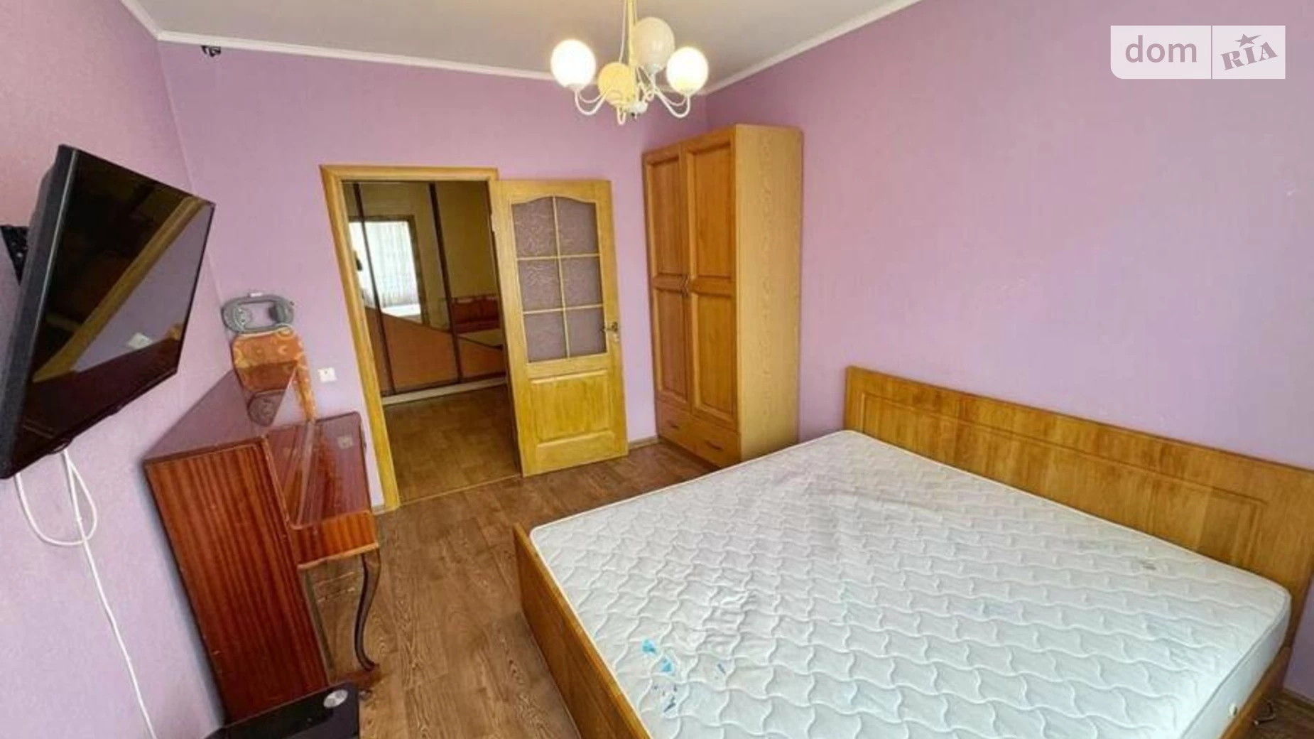 Продается 3-комнатная квартира 73 кв. м в Киеве, ул. Красной Калины, 59